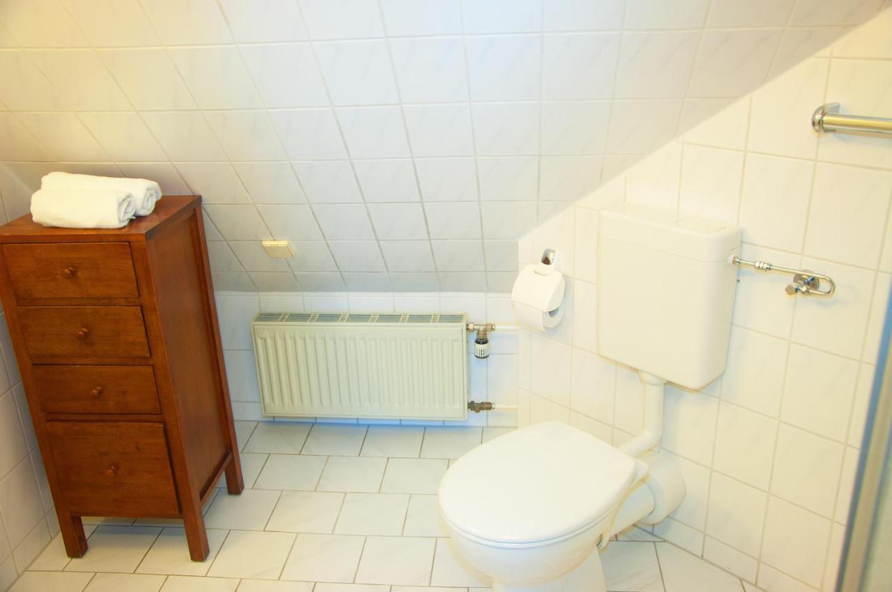 Wg Bernstein - Reetdachhaus - Ruhe Und Seeblick Sellin  Exteriér fotografie