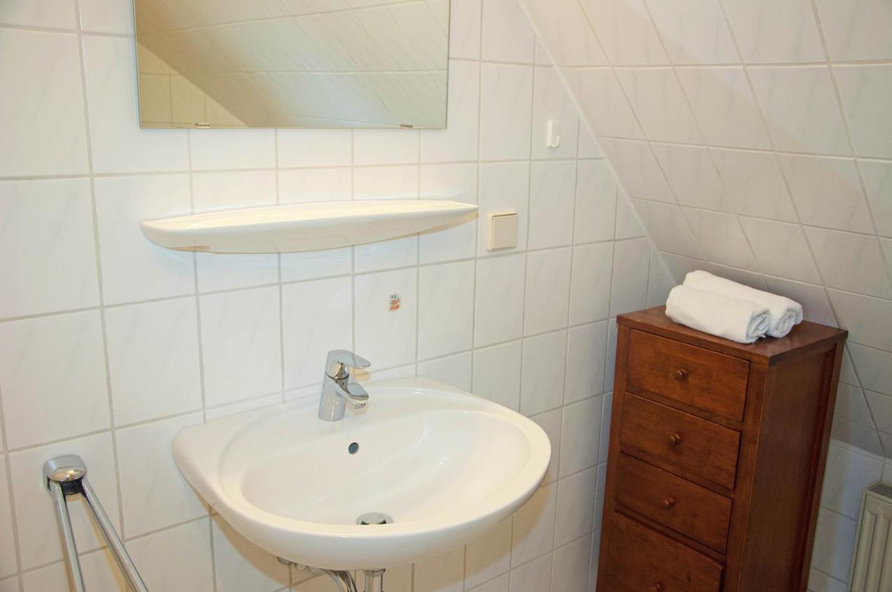 Wg Bernstein - Reetdachhaus - Ruhe Und Seeblick Sellin  Exteriér fotografie