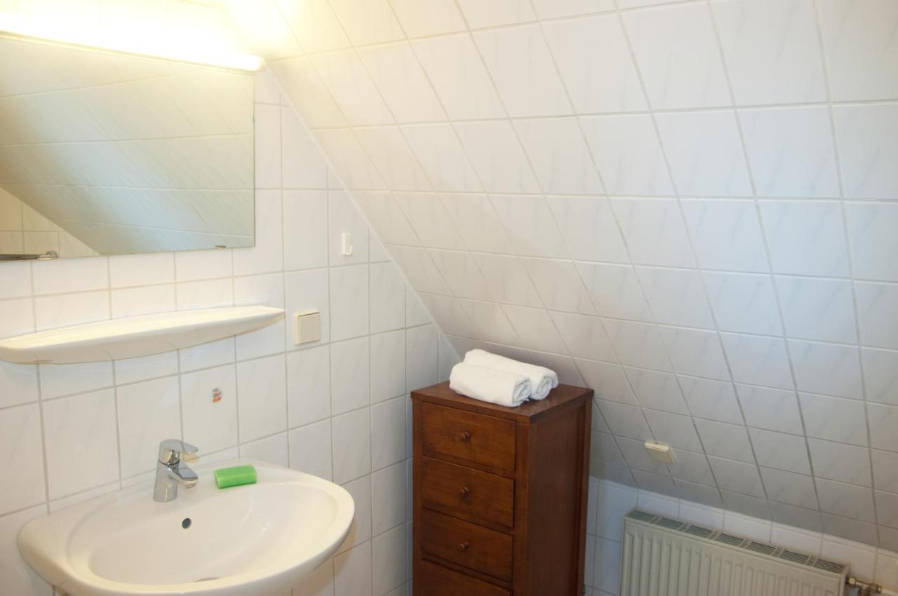 Wg Bernstein - Reetdachhaus - Ruhe Und Seeblick Sellin  Exteriér fotografie